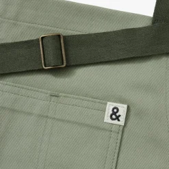 Essential Apron Pets